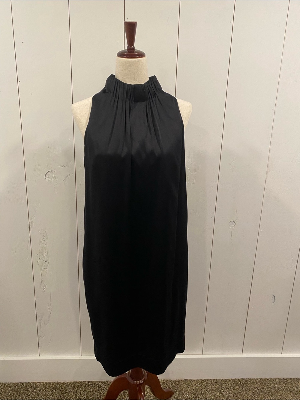 Taylor✨Silk Chic Sleeveless High-Neck Shift Little Black Dress Size 8